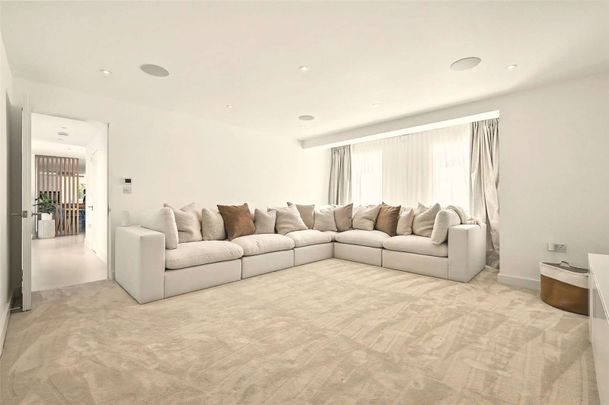 A high specification five bedroom home surrounded by open countryside. - Photo 1