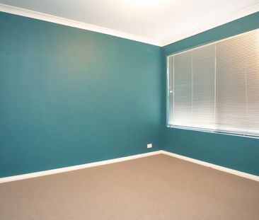 Stunning 3x2 Home - Walk to Parks, Schools & Wellard Square - Photo 3