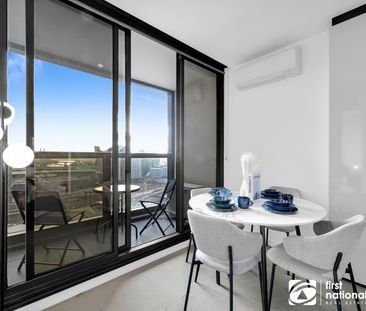 FURNISHED! LUXURY LIVING IN THE UPPER WEST SIDE COMPLEX - Photo 3