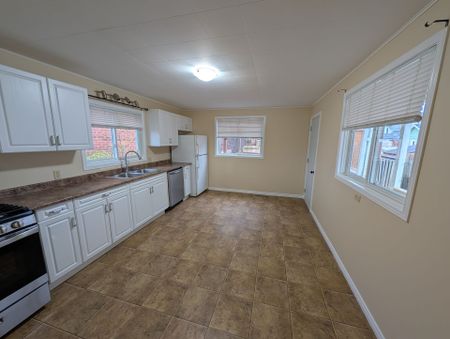 For Lease - 1013 High Street, Peterborough, Ontario - Photo 3