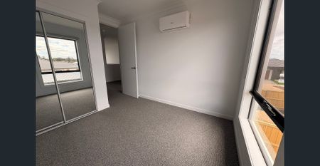 Spacious Modern Living! - Photo 3