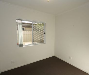 LOVELY MODERN 3 BR HOME WITH FRESH PAINT THROUGHOUT - Photo 3