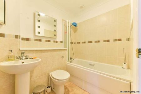 3 bedroom property to rent in Epsom - Photo 3