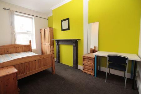 4 bedroom terraced house to rent - Photo 4