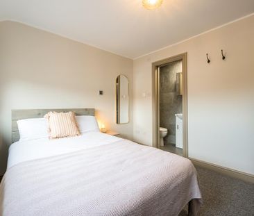 1 bedroom in a house share to rent - Photo 2