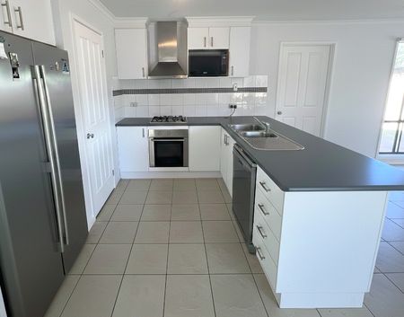 Perfectly Positioned Thurgoona Home - Photo 2