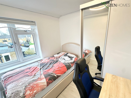 3 bedroom end of terrace house to rent - Photo 4