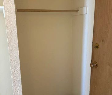 View Towers - 1147 Quadra St — 1 bedroom - Photo 5