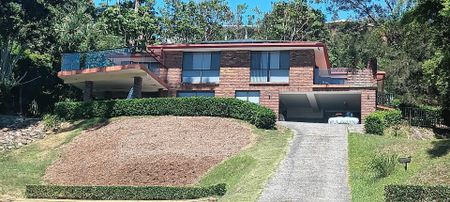 Four bedroom home with amazing views. Includes water, electricity & internet - Photo 4