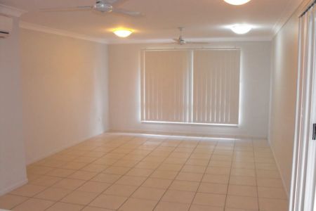 Neat, Bright and Well Presented - Quiet Court - Photo 2