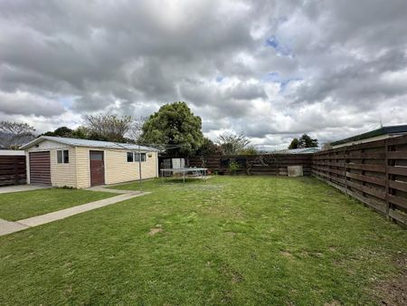 3 Bedroom Home in Upper Hutt - Photo 3