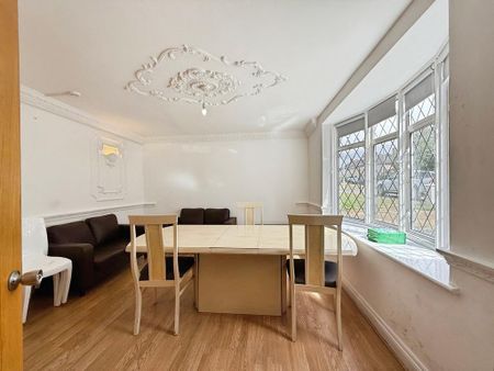 4 bedroom semi-detached house to rent - Photo 3