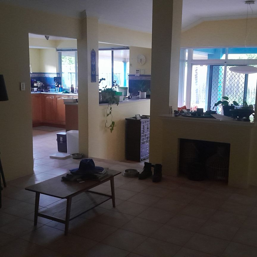 Rockingham - Photo 1