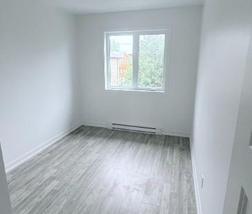 TRÈS GRAND 5½ NEUF (2022) 1 300 pi² Saint-Hubert | Disponible 1er a... - Photo 1