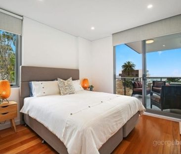 Fully Furnished North-Facing Apartment Just 100m from the Beach - Photo 2