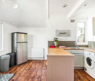 3 bedroom flat to rent - Photo 3