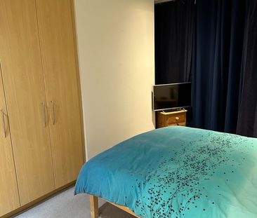 2 Bed Flat, Ferry Quays, TW8 - Photo 3