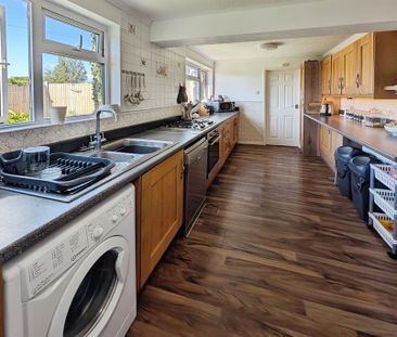 3 bedroom semi-detached house to rent - Photo 5