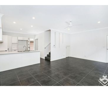 3 BEDROOM TOWNHOUSE IN POOL COMPLEX - Photo 4