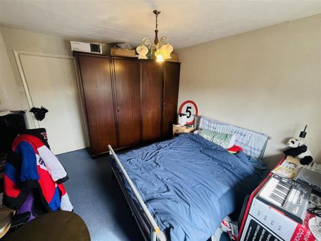 4 bedroom semi-detached house to rent - Photo 3