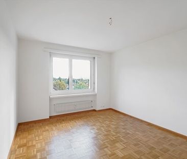 Living in style with a fantastic view - Photo 6