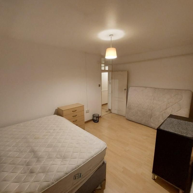 3 bedroom flat to rent - Photo 1