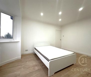 4 bedroom semi-detached house to rent - Photo 4