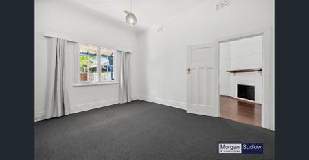 Beautiful Character Home - Fantastic Location! - Photo 4