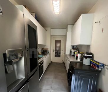 Spacieux 7 pièces au rez supérieur avec garage - Photo 1