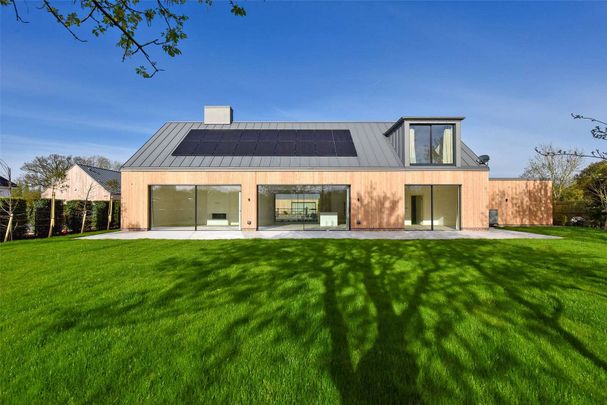 A high-specification home on a bespoke gated estate of four properties in Winkfield. - Photo 1