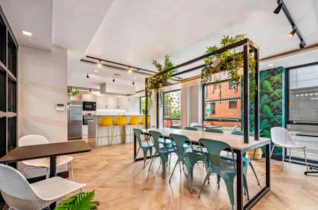 Elegance Apartment - Photo 3