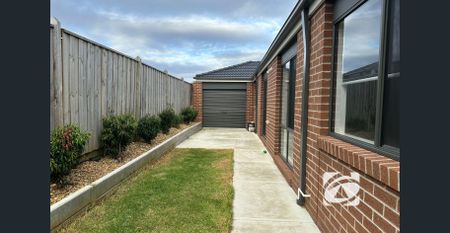 FAMILY HOME WITH MODERN FEATURES – IDEAL LOCATION - Photo 5