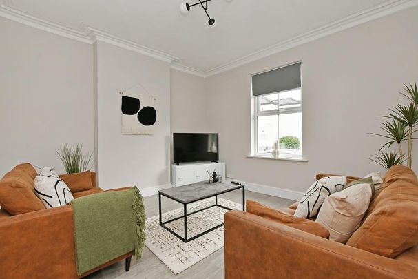 4 bedroom terraced house to rent - Photo 1