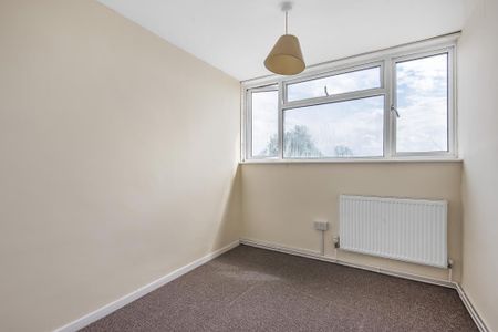 3 bedroom flat to rent - Photo 4