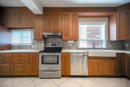 For Lease - 108 Armstrong Avenue Unit# Main, Toronto, Ontario - Photo 3