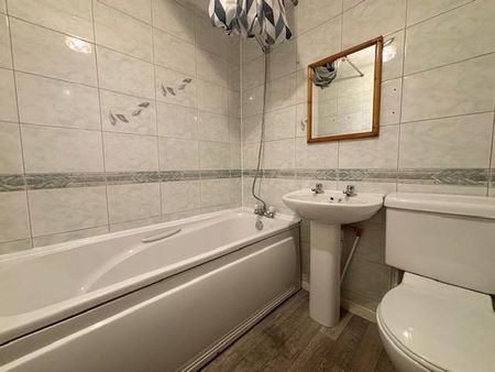 2 bedroom terraced house to rent - Photo 2