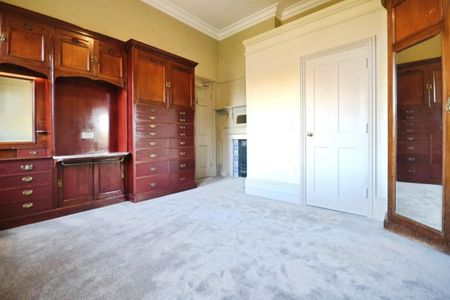 2 bedroom Flat To Let - Photo 3