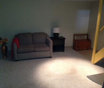 881 Beaconhill Court - 3 bed, 1.5 bath - Photo 1