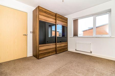 3 bedroom semi-detached house to rent - Photo 4