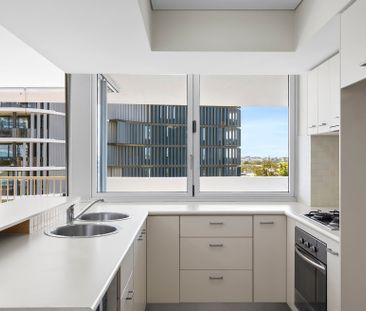 Spacious 2-Bedroom Apartment with Dual Parking in Kangaroo Point - Photo 1