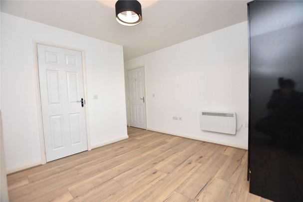 13, Fenton Place, Middleton, Leeds, West Yorkshire, LS10 4FH - Photo 1