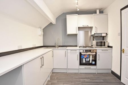 2 bedroom flat to rent - Photo 5