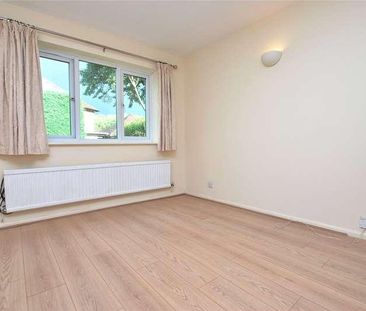 Tychbourne Drive, Guildford, Surrey, GU4 - Photo 6