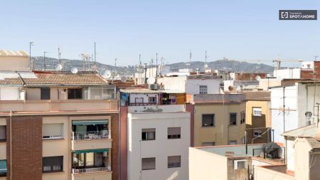 Room in a shared 4-bedroom apartment for rent in La Torrassa, students only - Photo 5
