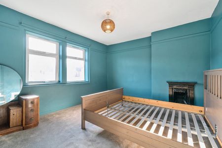 3 bedroom terraced property to rent - Photo 3