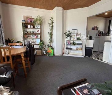 Sunny Studio in Roslyn – Back by Popular Demand! - Photo 1