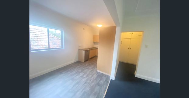 In the Heart of Double Bay you will find this well positioned 2 bedroom plus study/sunroom. - Photo 1