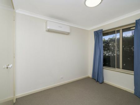 Delightful Villa in Prime Location - Photo 3