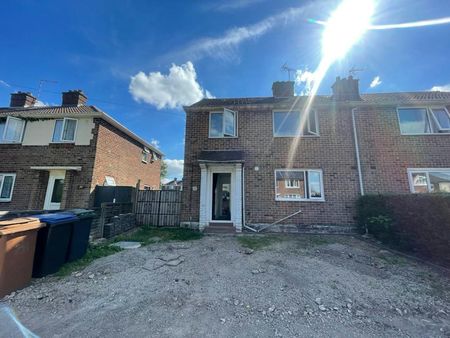 Semi-detached house to rent on - Photo 4