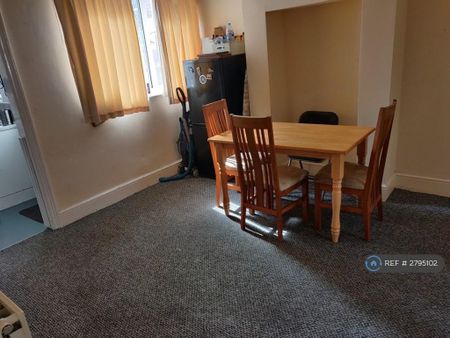 3 bedroom terraced house to rent - Photo 4
